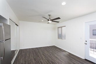 7427 Herschel Ave in San Diego, CA - Building Photo - Building Photo