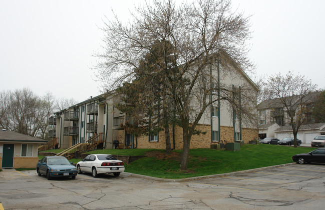 Country Estates in Bellevue, NE - Building Photo - Building Photo