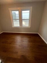 36 Tremont St, Unit 2 in Irvington, NJ - Foto de edificio - Building Photo