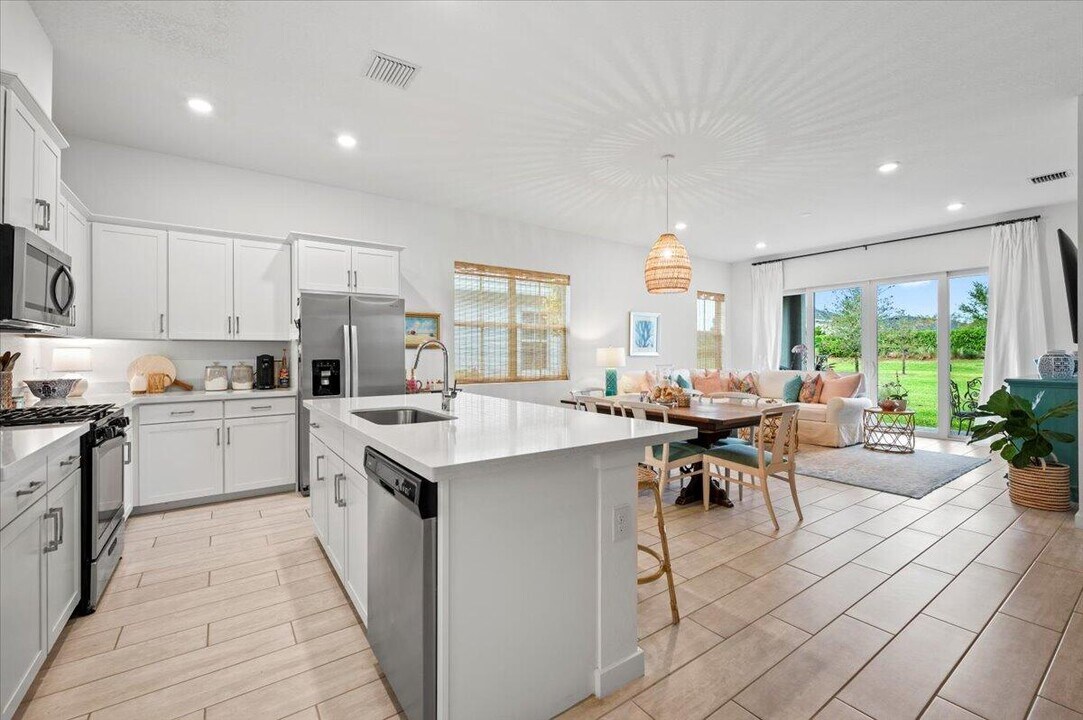 19527 Weathervane Way in Westlake, FL - Building Photo