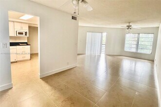 3100 Riverside Dr in Coral Springs, FL - Building Photo - Building Photo