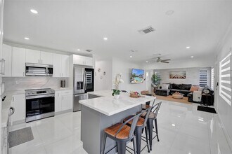 6740 Custer St in Hollywood, FL - Building Photo - Building Photo