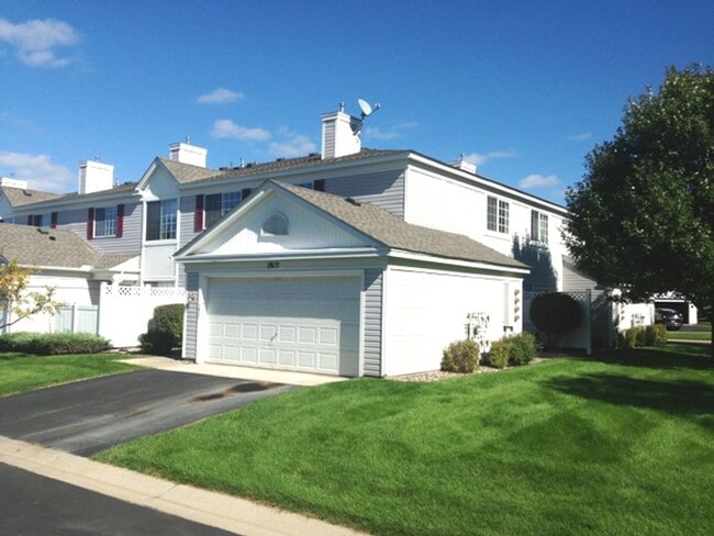 1913 Southcross Dr W in Burnsville, MN - Building Photo - Building Photo