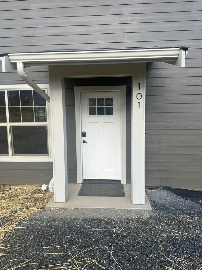 4249 King Mountain Rd, Unit 101 in Bellingham, WA - Foto de edificio - Building Photo