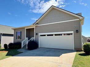 211 Crooked Cedar Way in Pendleton, SC - Building Photo - Building Photo