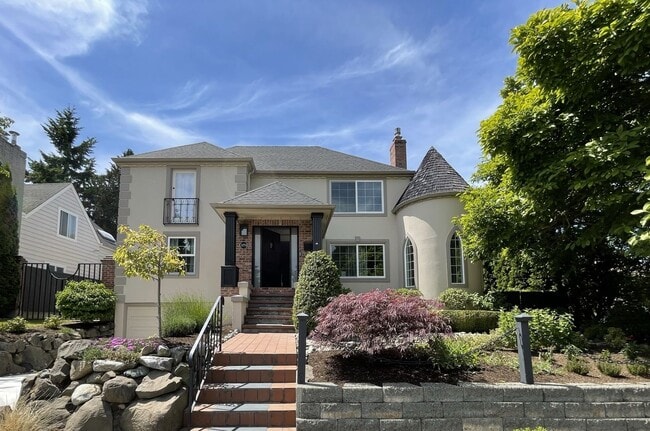 property at 3255 W Viewmont Wy W