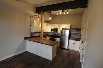 235 W Main St, Unit B in Salisbury, MD - Foto de edificio - Building Photo