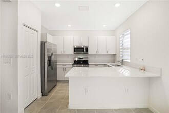 16270 SW 291st St in Homestead, FL - Foto de edificio - Building Photo