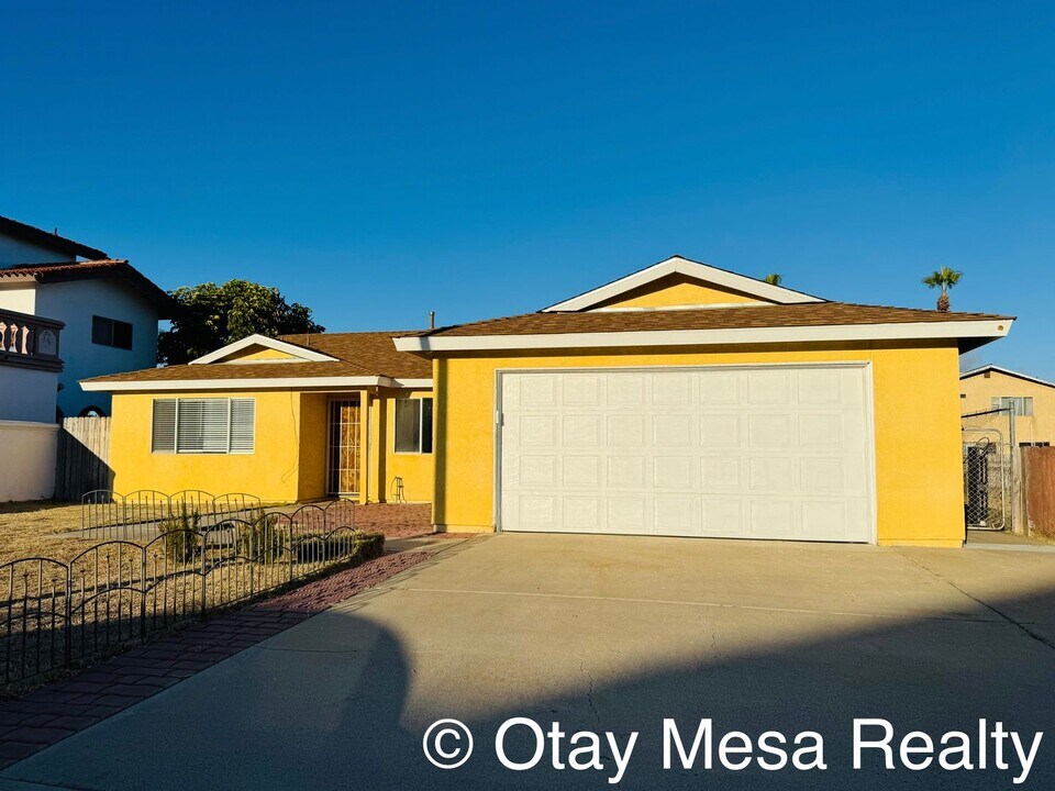 1133 Louden Ln in Imperial Beach, CA - Building Photo