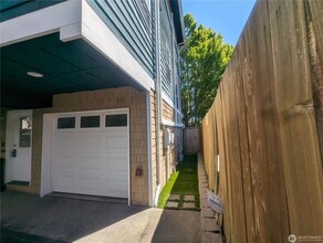 2441 NW 59th St in Seattle, WA - Building Photo - Building Photo