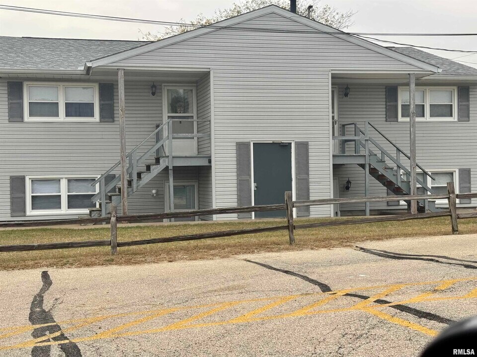 109 Colona Rd in Colona, IL - Building Photo