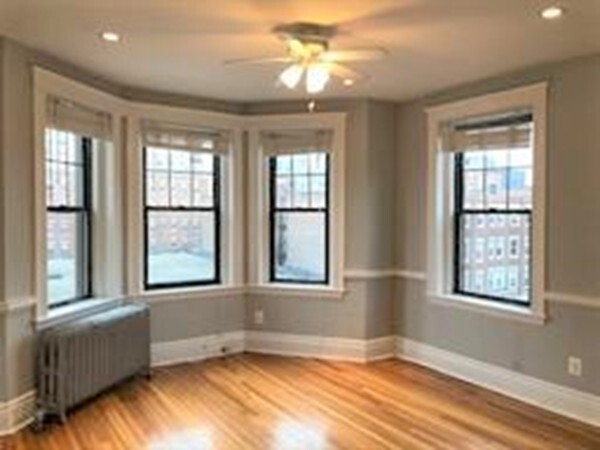 60 Queensberry St in Boston, MA - Building Photo