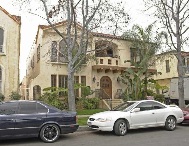 330 N Orange Grove Ave in Los Angeles, CA - Foto de edificio - Building Photo