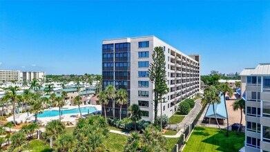 5880 Midnight Pass Rd in Sarasota, FL - Building Photo - Building Photo