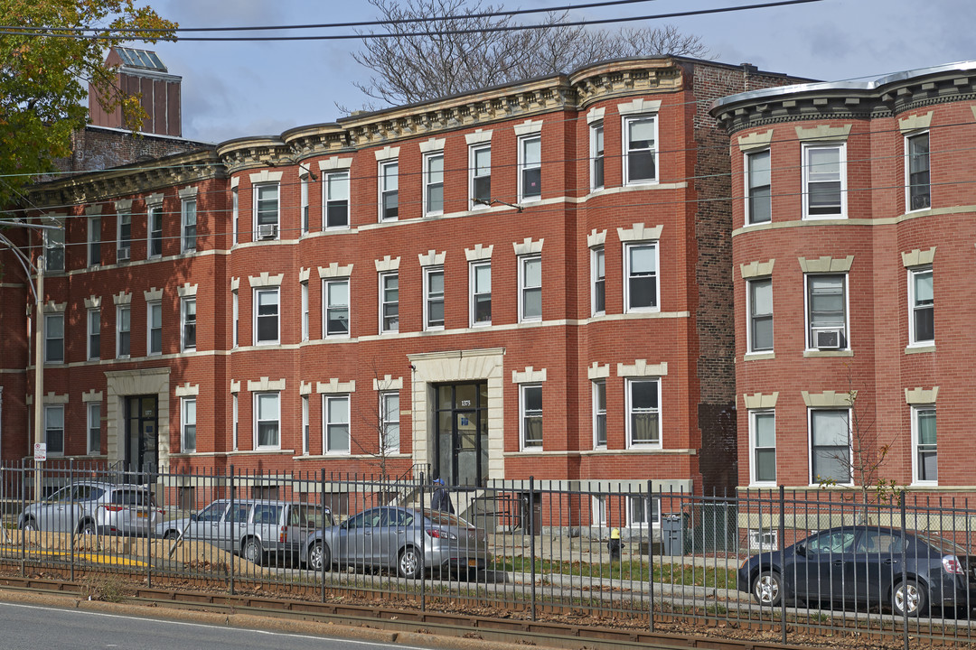 1375-1381 Commonwealth Ave in Boston, MA - Foto de edificio