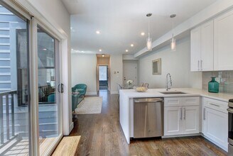 36 John St, Unit 2 in Quincy, MA - Building Photo - Building Photo