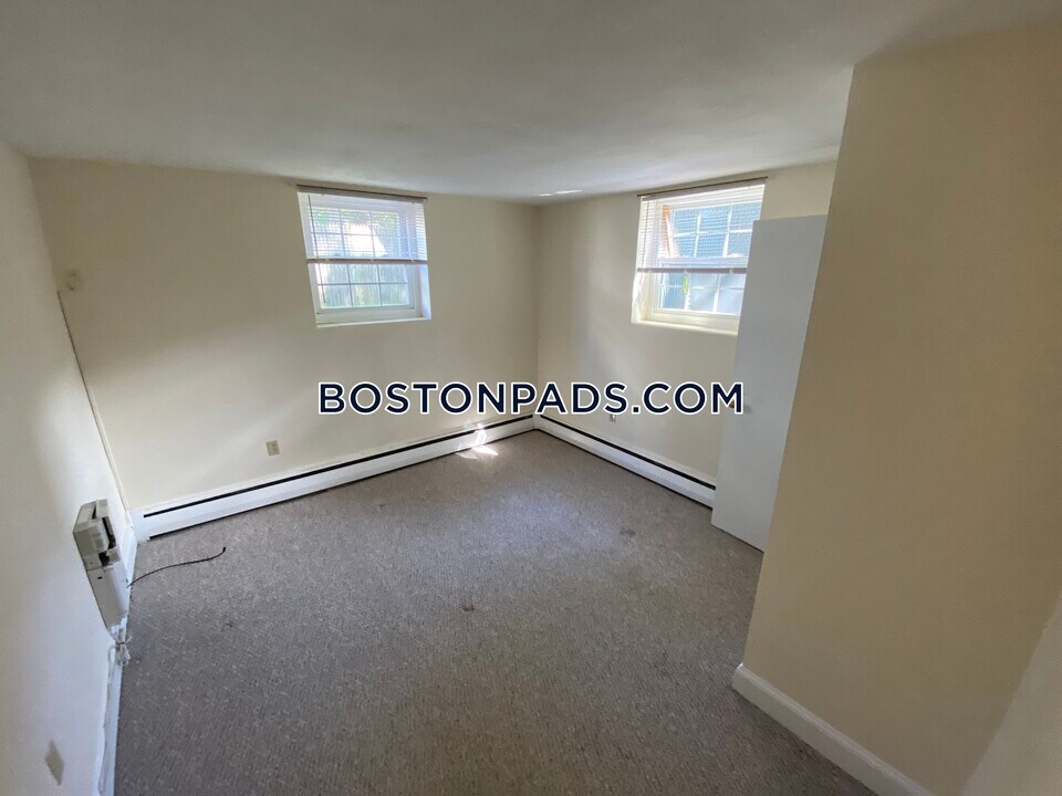12 Brattle Dr-Unit -4 in Arlington, MA - Building Photo