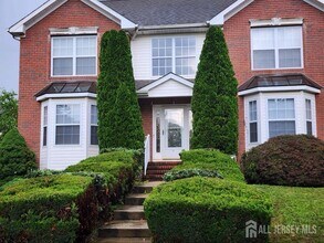 15 Mapleton Rd in Old Bridge, NJ - Foto de edificio - Building Photo