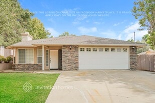 1315 E Mission Rd in Fallbrook, CA - Building Photo