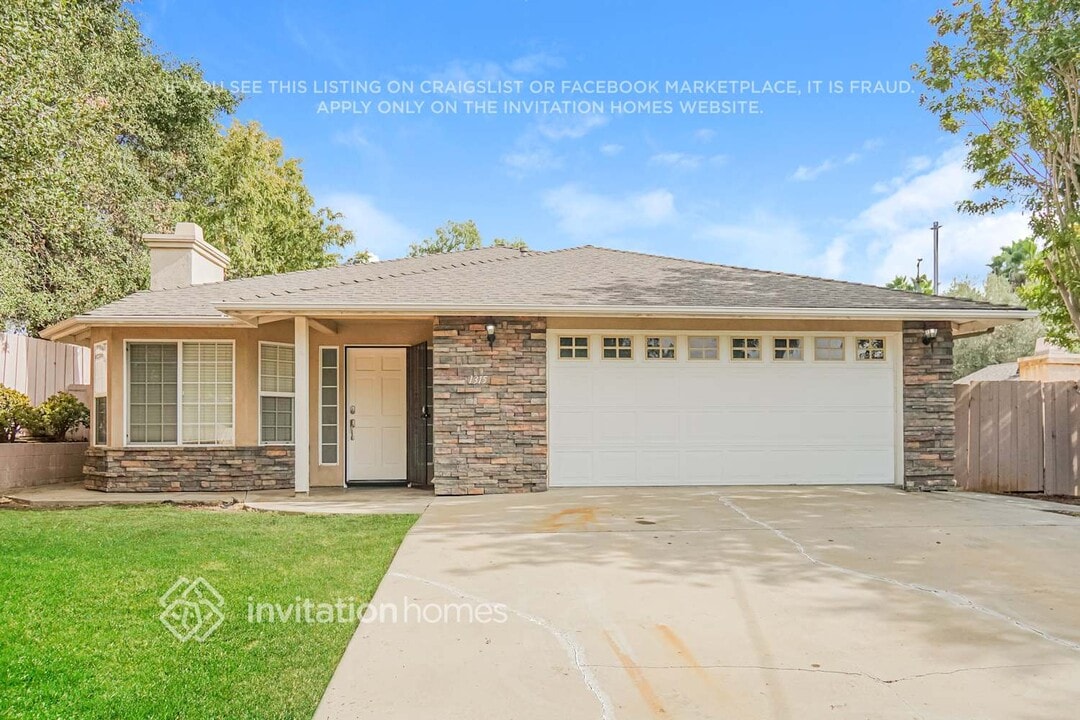 1315 E Mission Rd in Fallbrook, CA - Foto de edificio