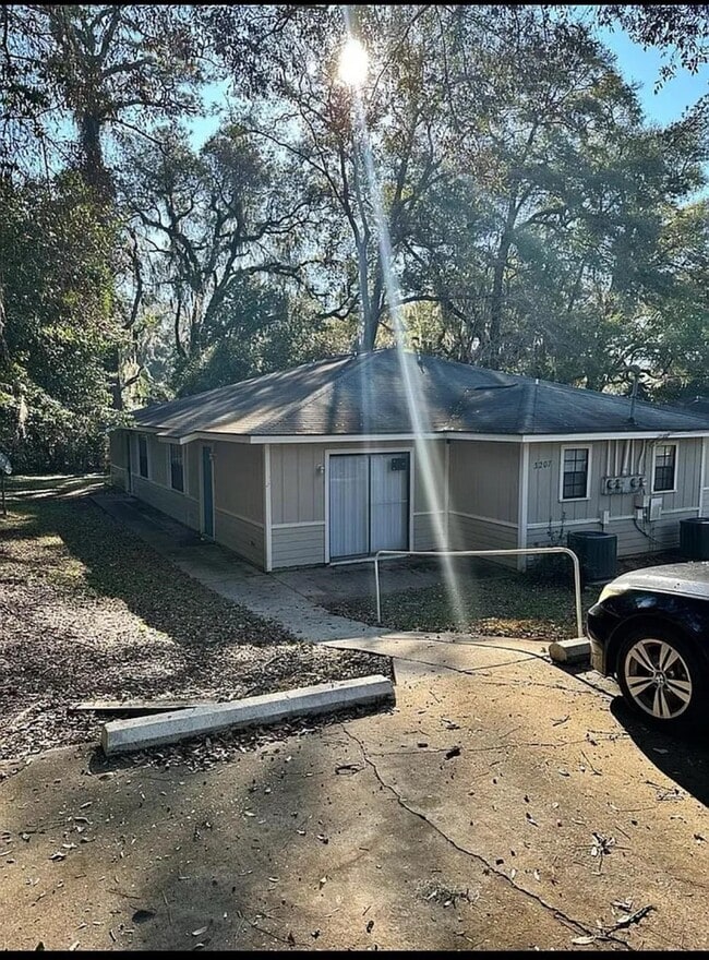 property at 3207 Jim Lee Rd