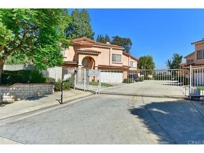 915 W Arrow Hwy, Unit 5 in Claremont, CA - Building Photo - Building Photo