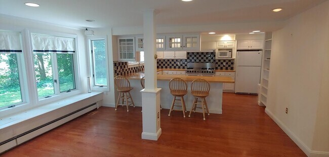 46 Old Colony Rd in Wellesley, MA - Building Photo - Building Photo