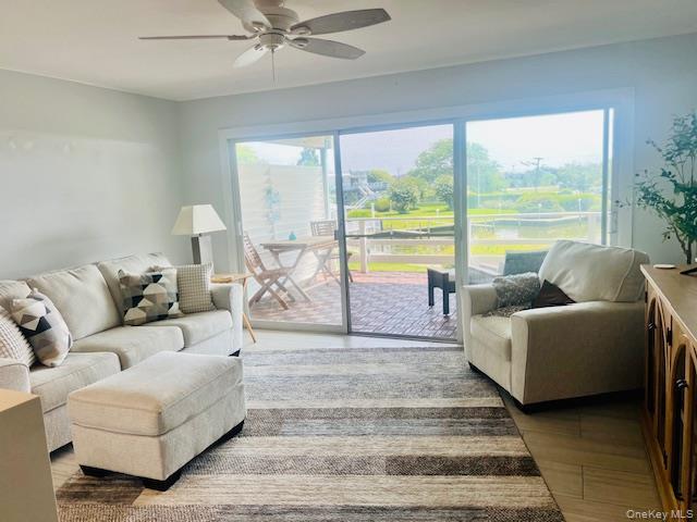 35 Library Ave in Westhampton Beach, NY - Foto de edificio - Building Photo