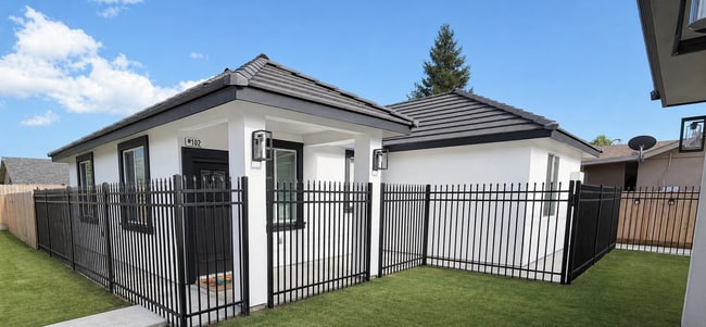 property at 590 N Lincoln Ave