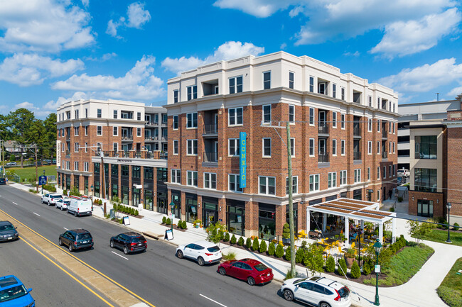 The Crest at Westhampton Commons in Richmond, VA - Building Photo - Building Photo