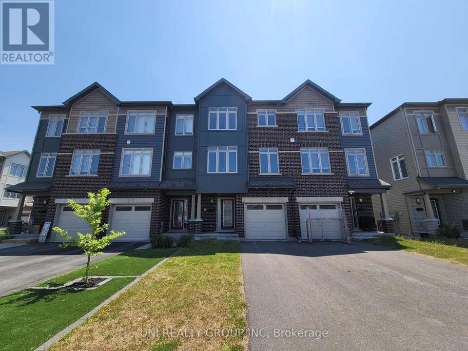90 Nutting Crescent in Ottawa, ON - Building Photo