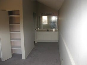 1680 Oro Vista Rd in San Diego, CA - Building Photo - Building Photo