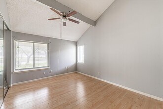 7180 S Dairy Ashford Rd in Houston, TX - Building Photo - Building Photo