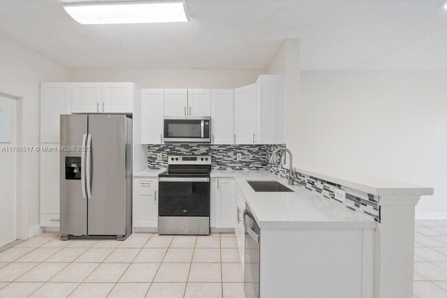 3796 San Simeon Cir in Weston, FL - Building Photo - Building Photo