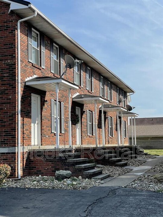 3121 Virginia Ave in Hurricane, WV - Foto de edificio