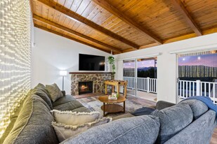 321 W Kalmia St in Fallbrook, CA - Building Photo