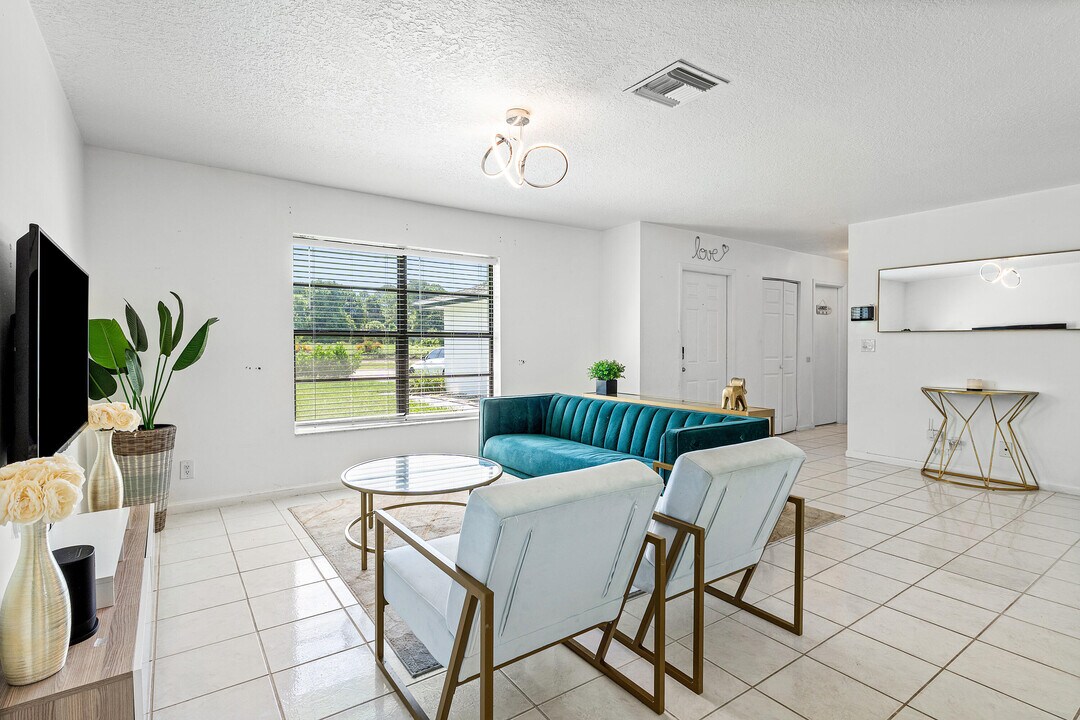 3135 S Seacrest Blvd in Boynton Beach, FL - Foto de edificio