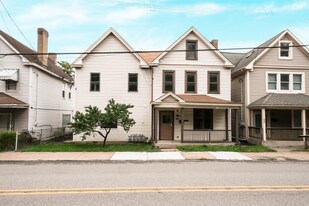539 E Main St, Unit 2 in Carnegie, PA - Building Photo