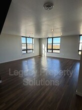 208 E Greenfield Ln in Bismarck, ND - Building Photo - Building Photo