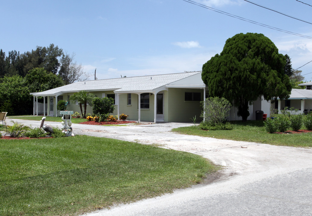 1028-1038 Point of Rocks Rd in Sarasota, FL - Building Photo