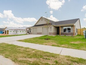 6508 NW Brickhaven St in Bentonville, AR - Building Photo - Building Photo