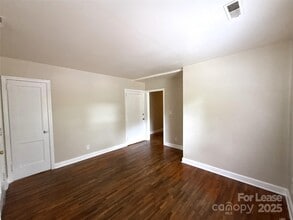 2729 Bancroft St in Charlotte, NC - Building Photo - Building Photo