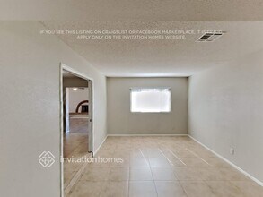 10413 W Calle Del Oro in Phoenix, AZ - Foto de edificio - Building Photo