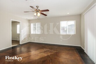 5031 W Windrose Dr in Glendale, AZ - Building Photo - Building Photo