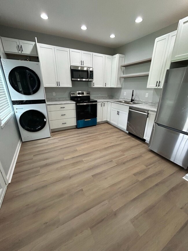 98 Lee Ave in Elkton, VA - Building Photo - Building Photo