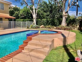 11540 Blix St in Los Angeles, CA - Building Photo