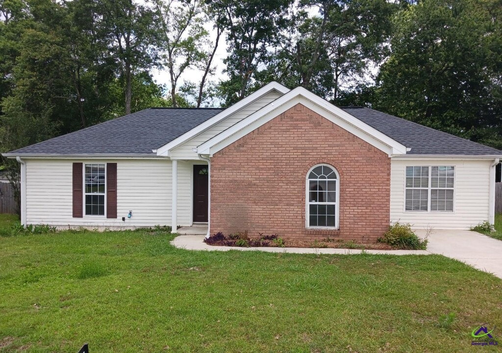 732 Gateway Dr in Bonaire, GA - Building Photo