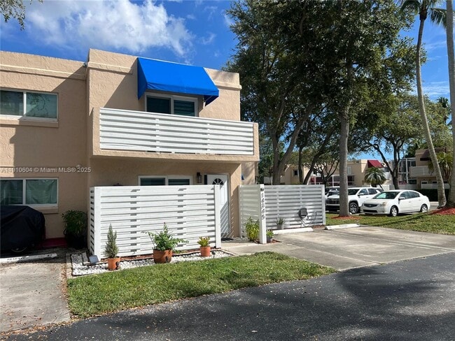 14345 SW 98th Terrace in Miami, FL - Building Photo - Building Photo
