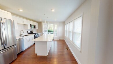37 Walnut Pl in Newton, MA - Building Photo - Building Photo