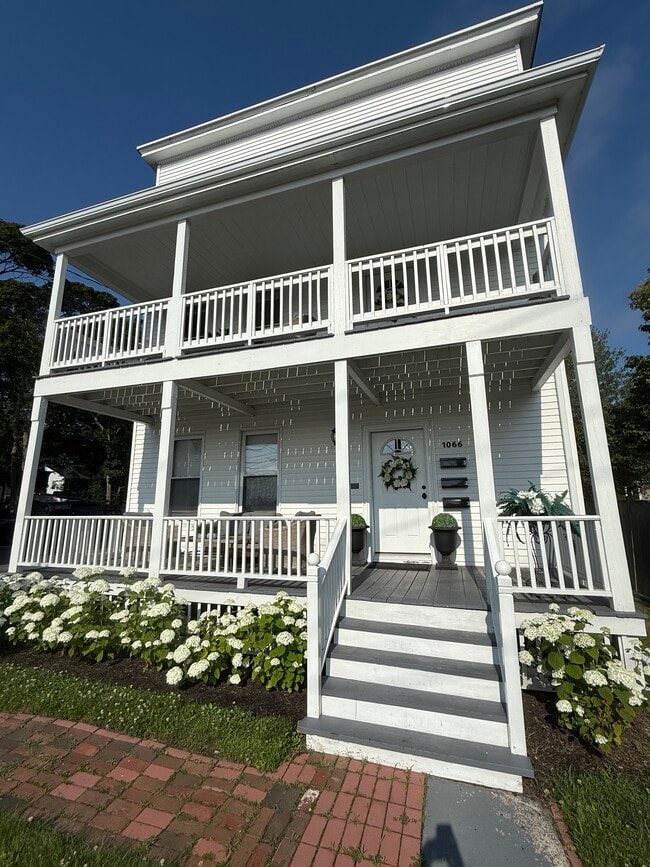 1066 Forest Ave, Unit First Floor
